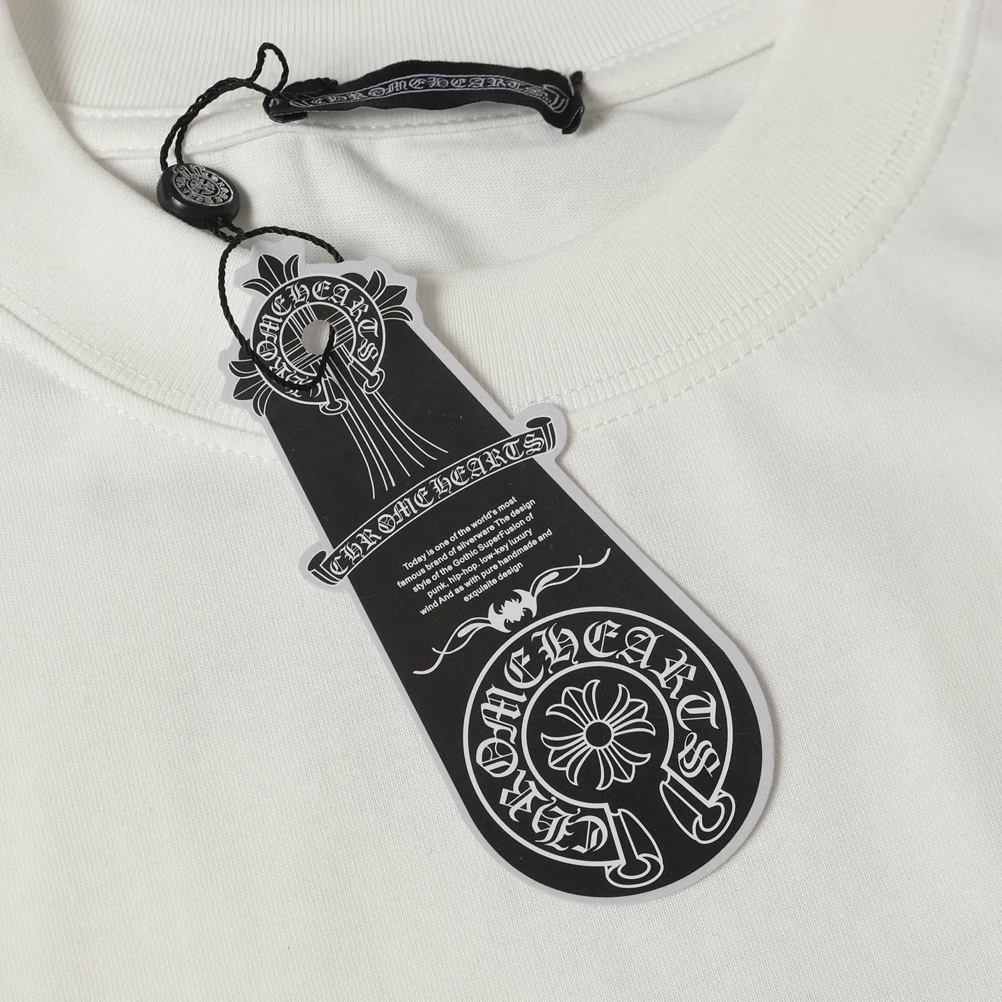 🅿️180 Chrome hearte/Chrome heart ch 25ss early spring Sanskrit horseshoe print short-sleeved T-shirt. A must-have item for daily commuting for men and women in light luxury. The correct version is welcome to compare. Detailed features: ·280 grams of 100% cotton double yarn jersey fabric. ·Special thickened 32 pieces of double-strand 1x1 thread in the same vat. ·Double-needle cross-stitch technology. ·Original main mark washed hangtag. Color: black white. Size: XS-L
